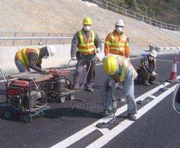 公路道钉施工现场